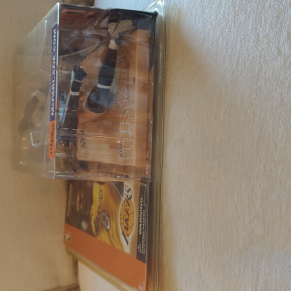 💲SALE💲2002 McFARLANE NBA Series 1 KOBE BRYANT 6" action New & original package - Picture 9 of 9